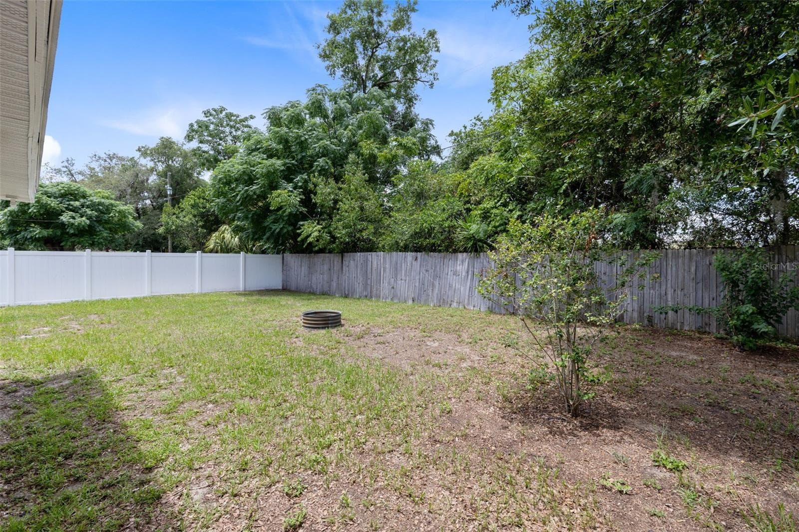 208 AVALONE DRIVE — photo 26 of 31
