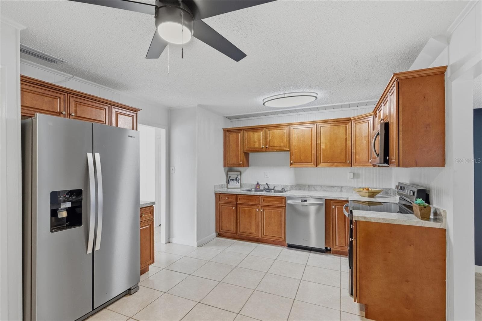 208 AVALONE DRIVE — photo 9 of 31