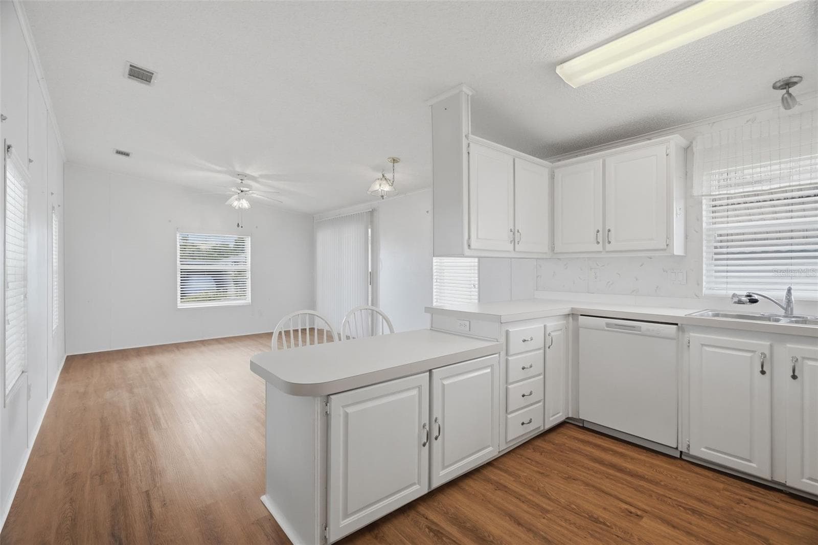 6826 MOUNT ORANGE DRIVE — photo 9 of 39