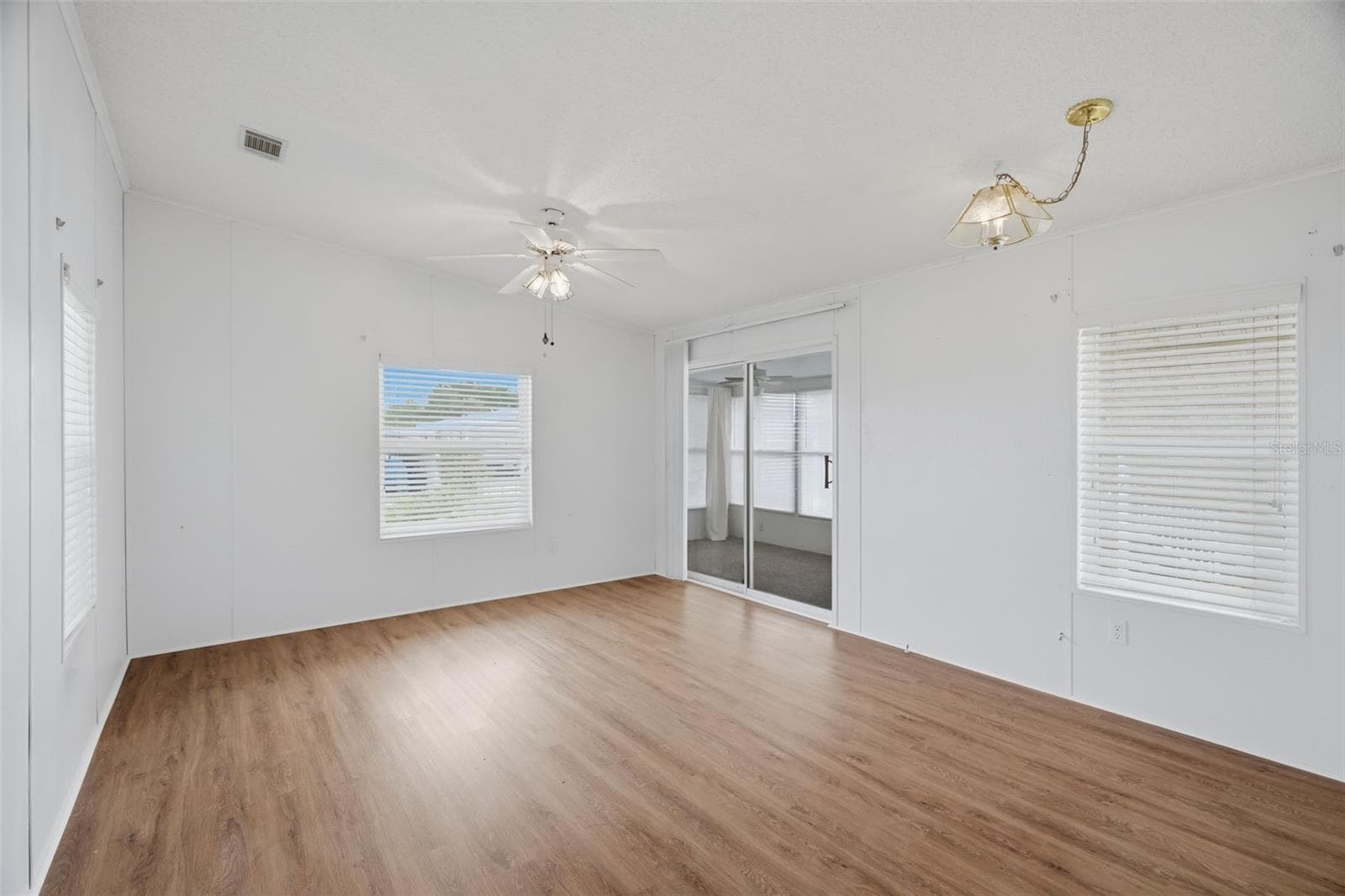 6826 MOUNT ORANGE DRIVE — photo 5 of 39