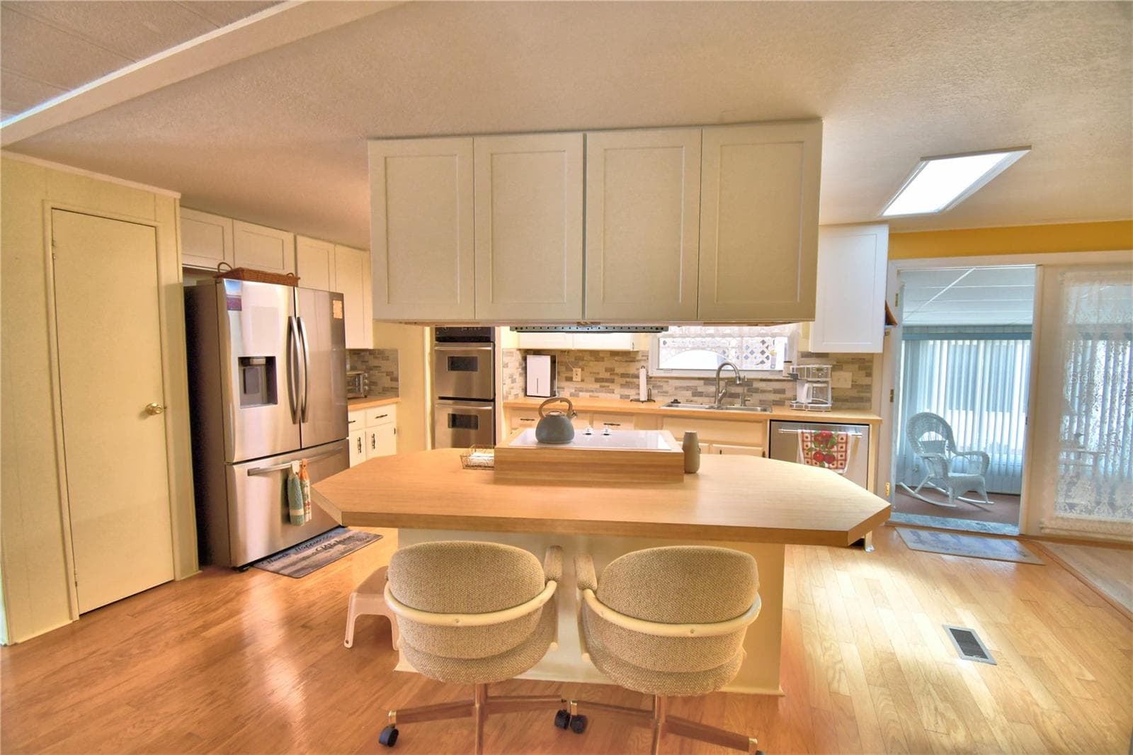 4146 SPRUCEWOOD STREET — photo 16 of 64