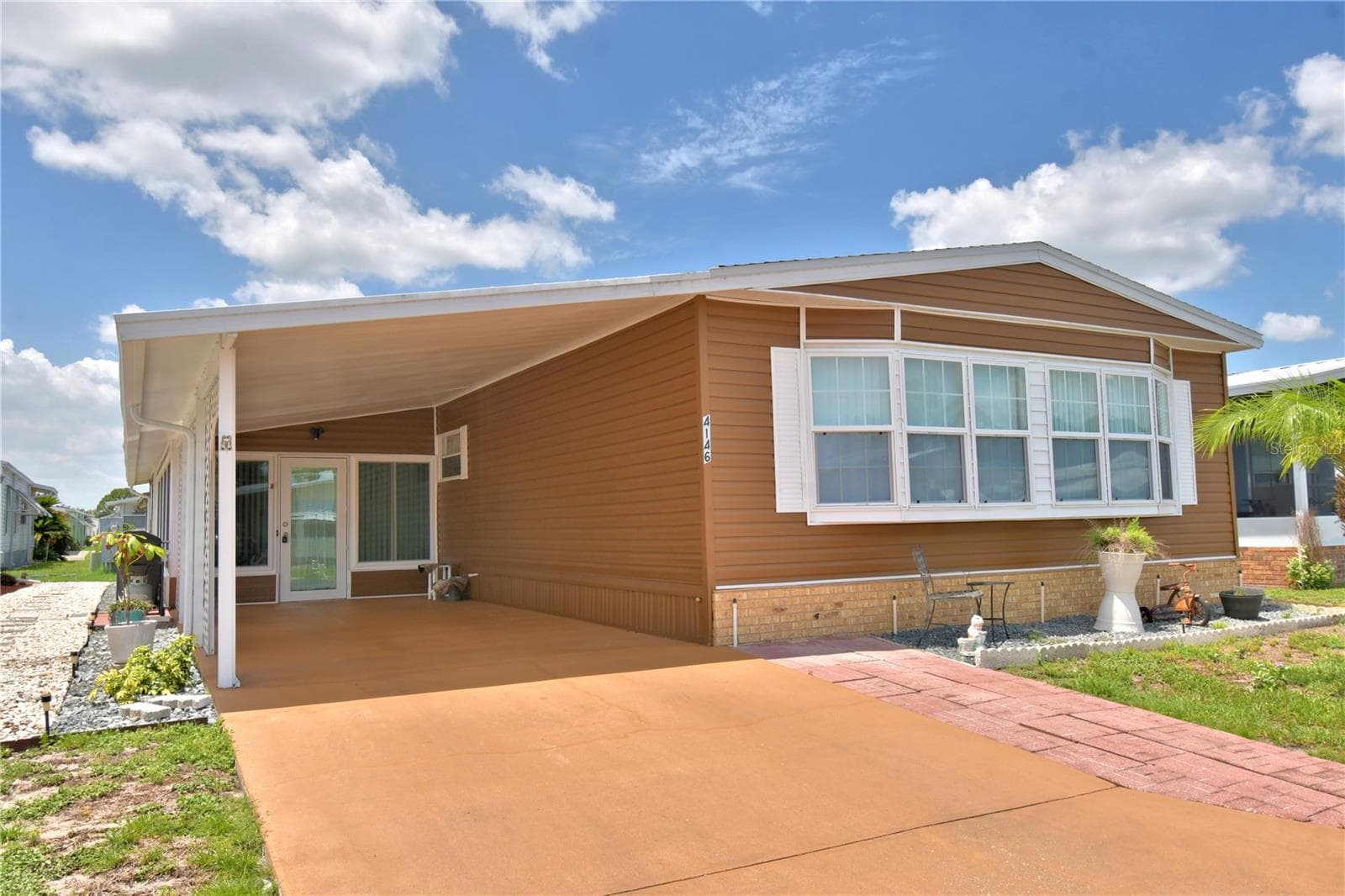 4146 SPRUCEWOOD STREET — photo 3 of 64