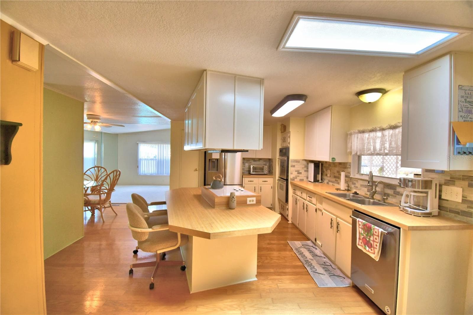 4146 SPRUCEWOOD STREET — photo 15 of 64