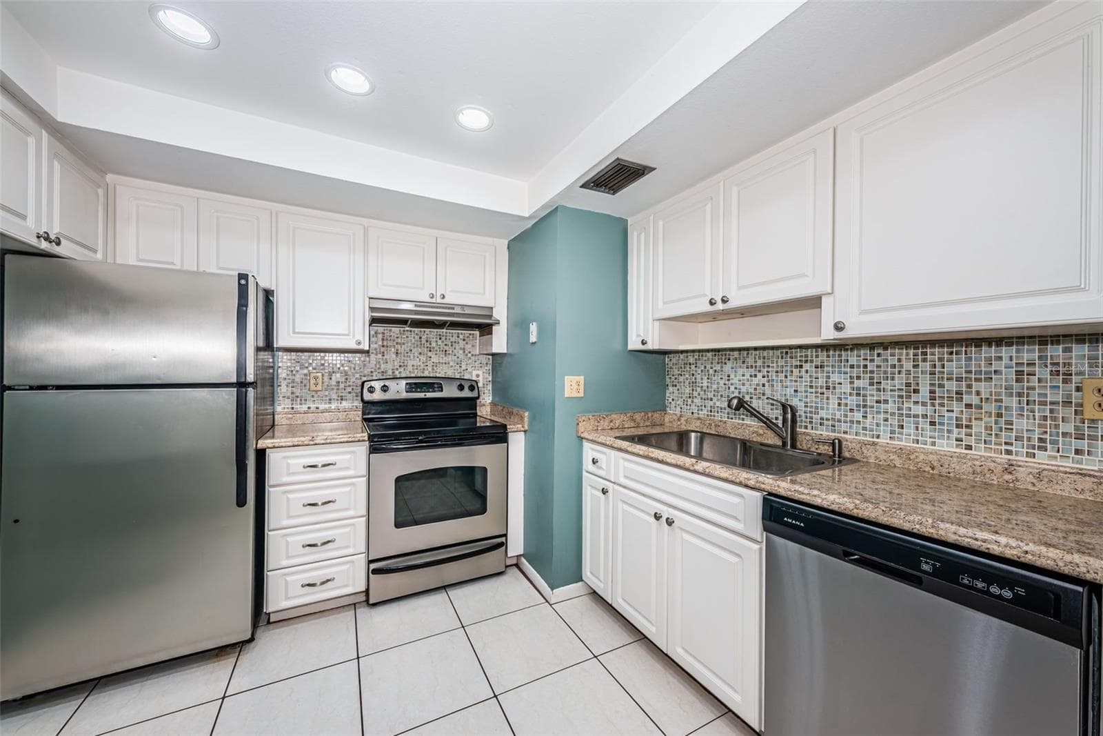 2971 ESTANCIA BOULEVARD — photo 13 of 31