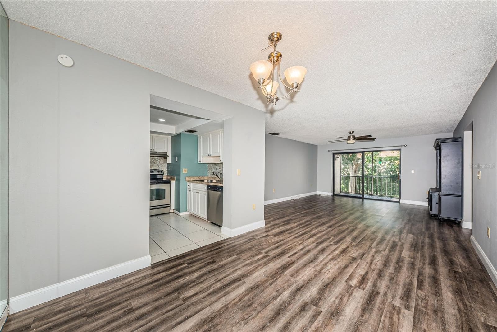2971 ESTANCIA BOULEVARD — photo 11 of 31