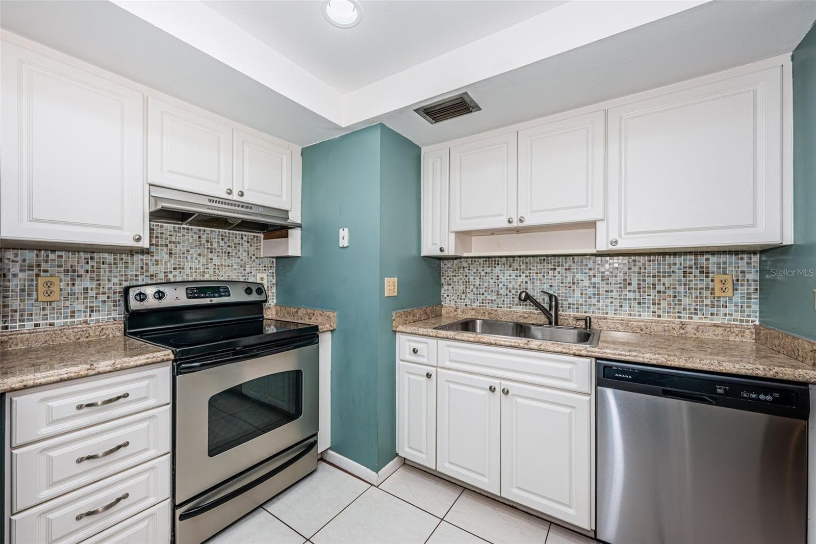 2971 ESTANCIA BOULEVARD — photo 12 of 31