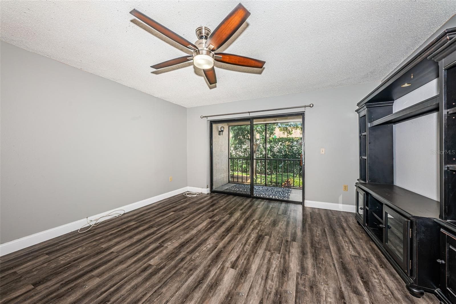 2971 ESTANCIA BOULEVARD — photo 6 of 31