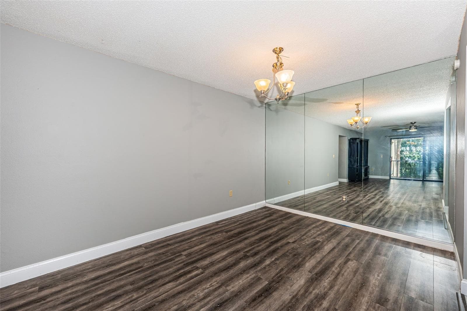 2971 ESTANCIA BOULEVARD — photo 10 of 31