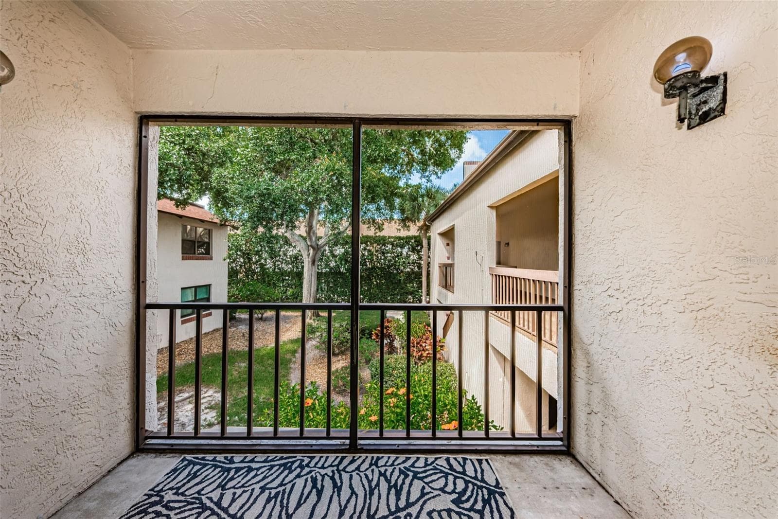2971 ESTANCIA BOULEVARD — photo 7 of 31
