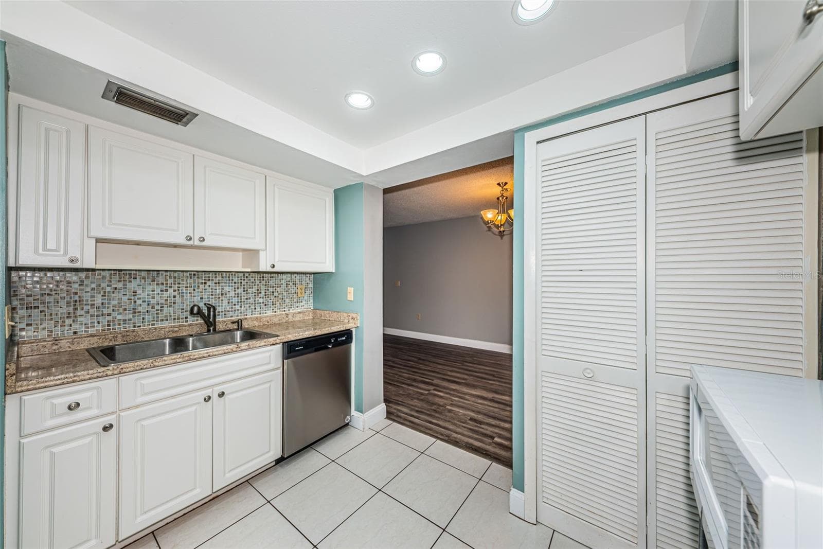 2971 ESTANCIA BOULEVARD — photo 14 of 31