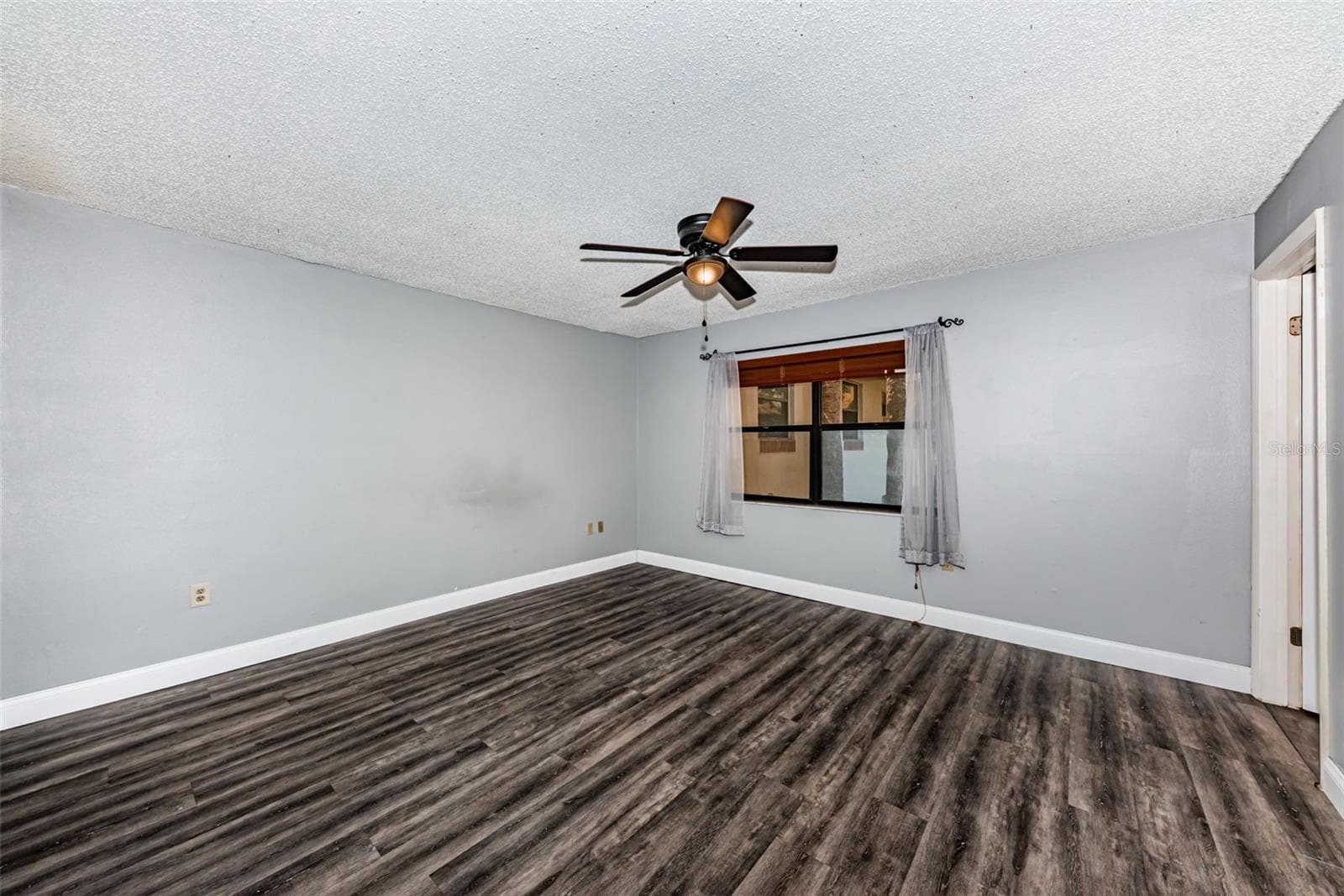2971 ESTANCIA BOULEVARD — photo 16 of 31