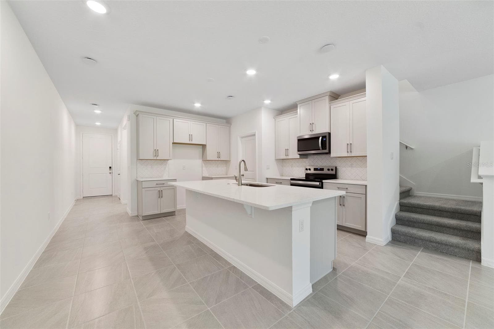 1657 GREENLEAF WOODS COVE — photo 2 of 26