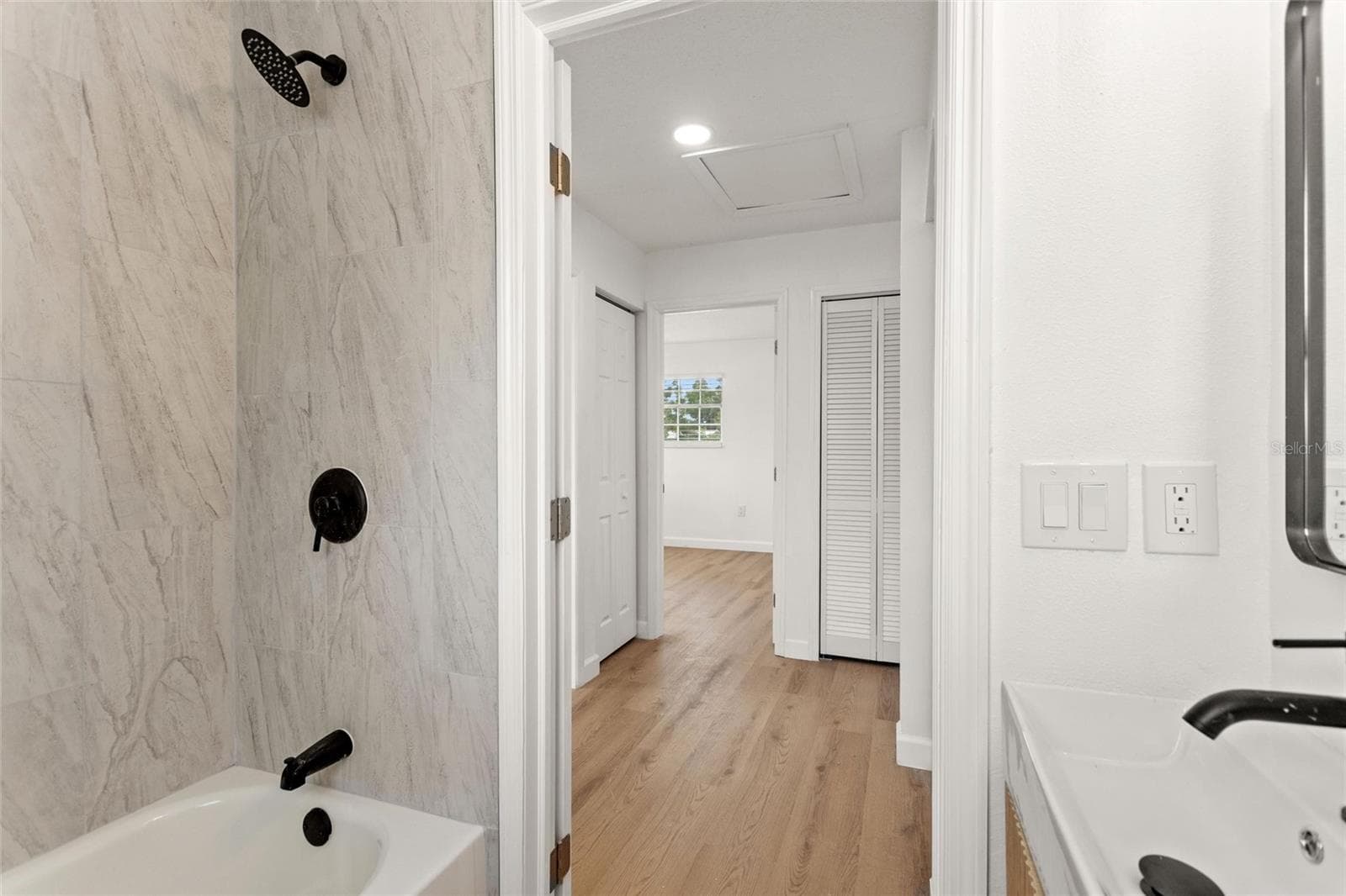 8204 ALLAMANDA AVENUE — photo 14 of 28