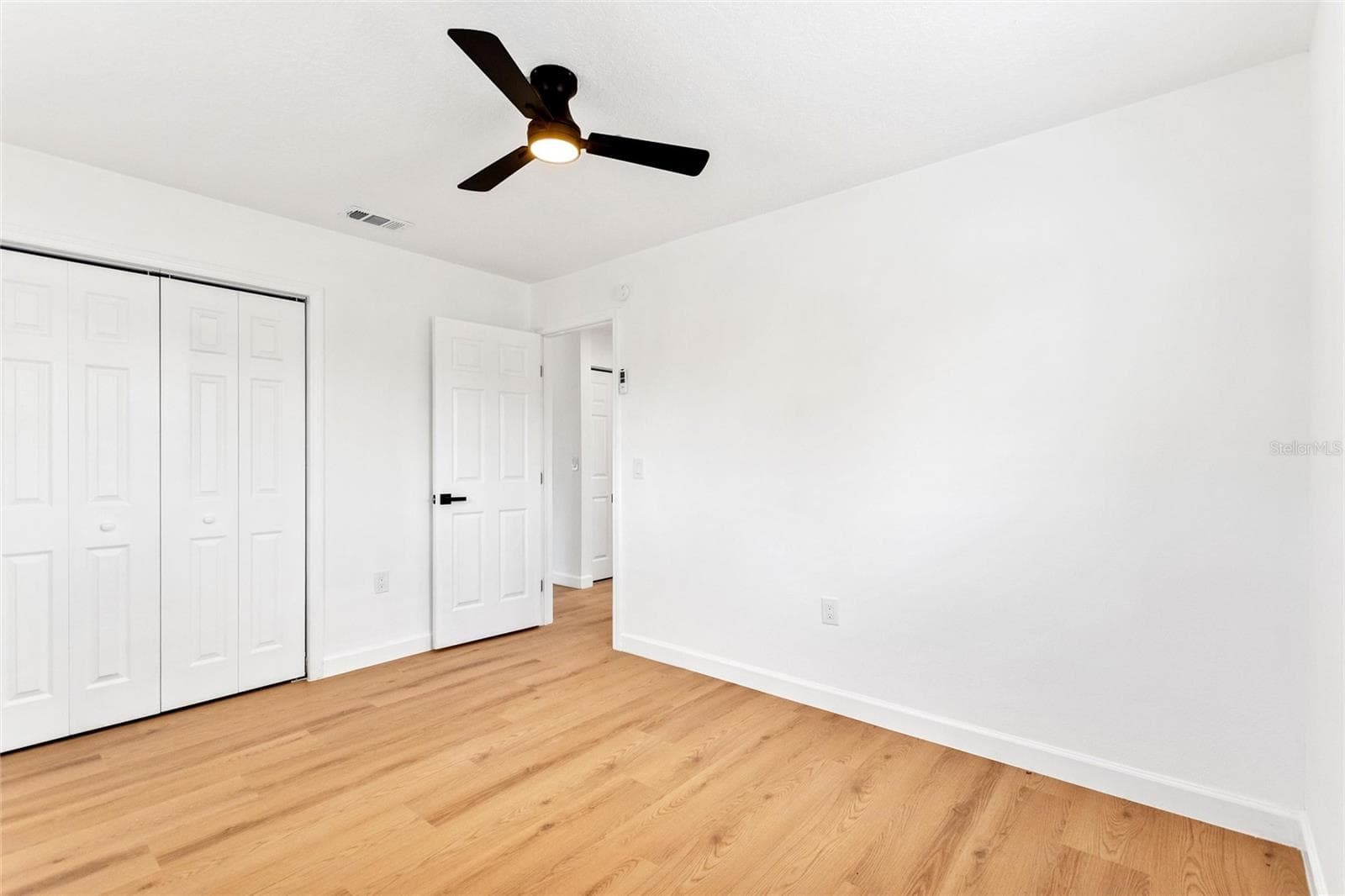 8204 ALLAMANDA AVENUE — photo 16 of 28