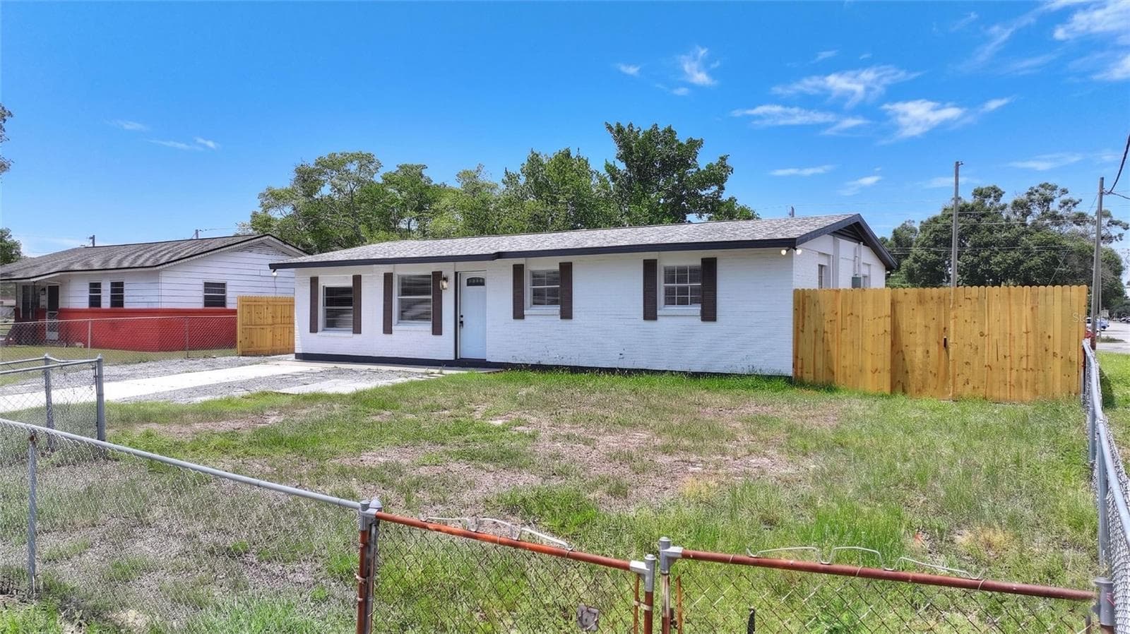 8204 ALLAMANDA AVENUE — photo 3 of 28