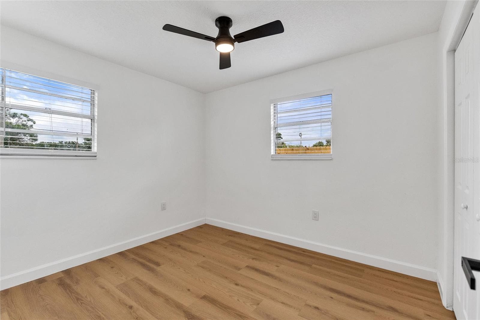 8204 ALLAMANDA AVENUE — photo 17 of 28