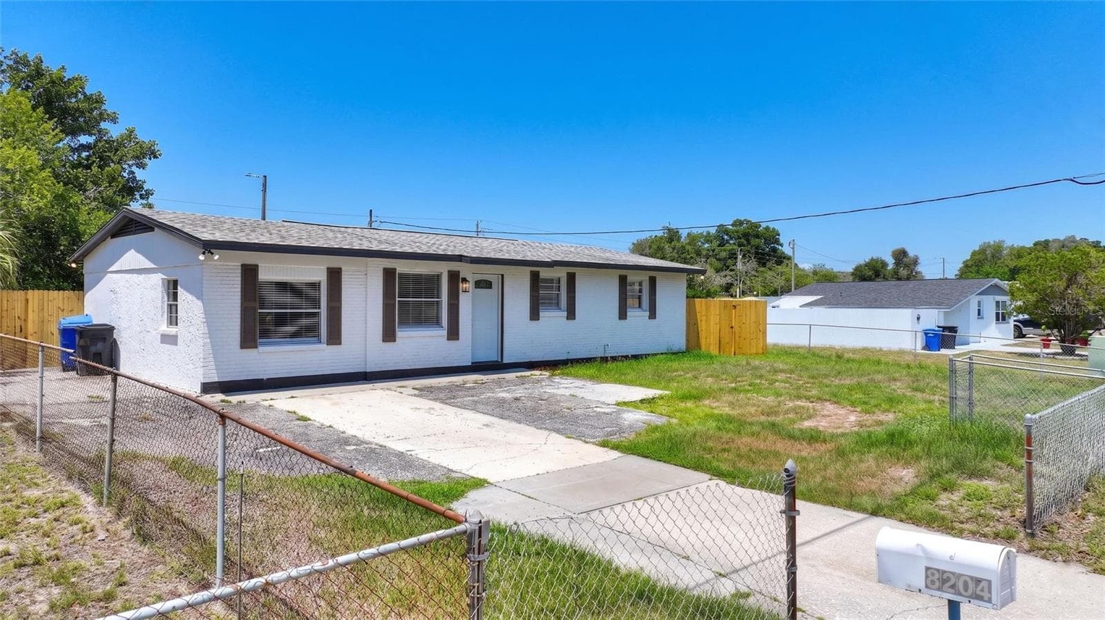 8204 ALLAMANDA AVENUE — photo 2 of 28