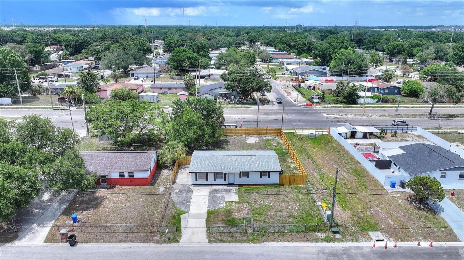 8204 ALLAMANDA AVENUE — photo 4 of 28