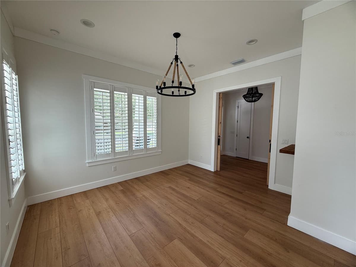 20 CREST AVENUE — photo 8 of 74
