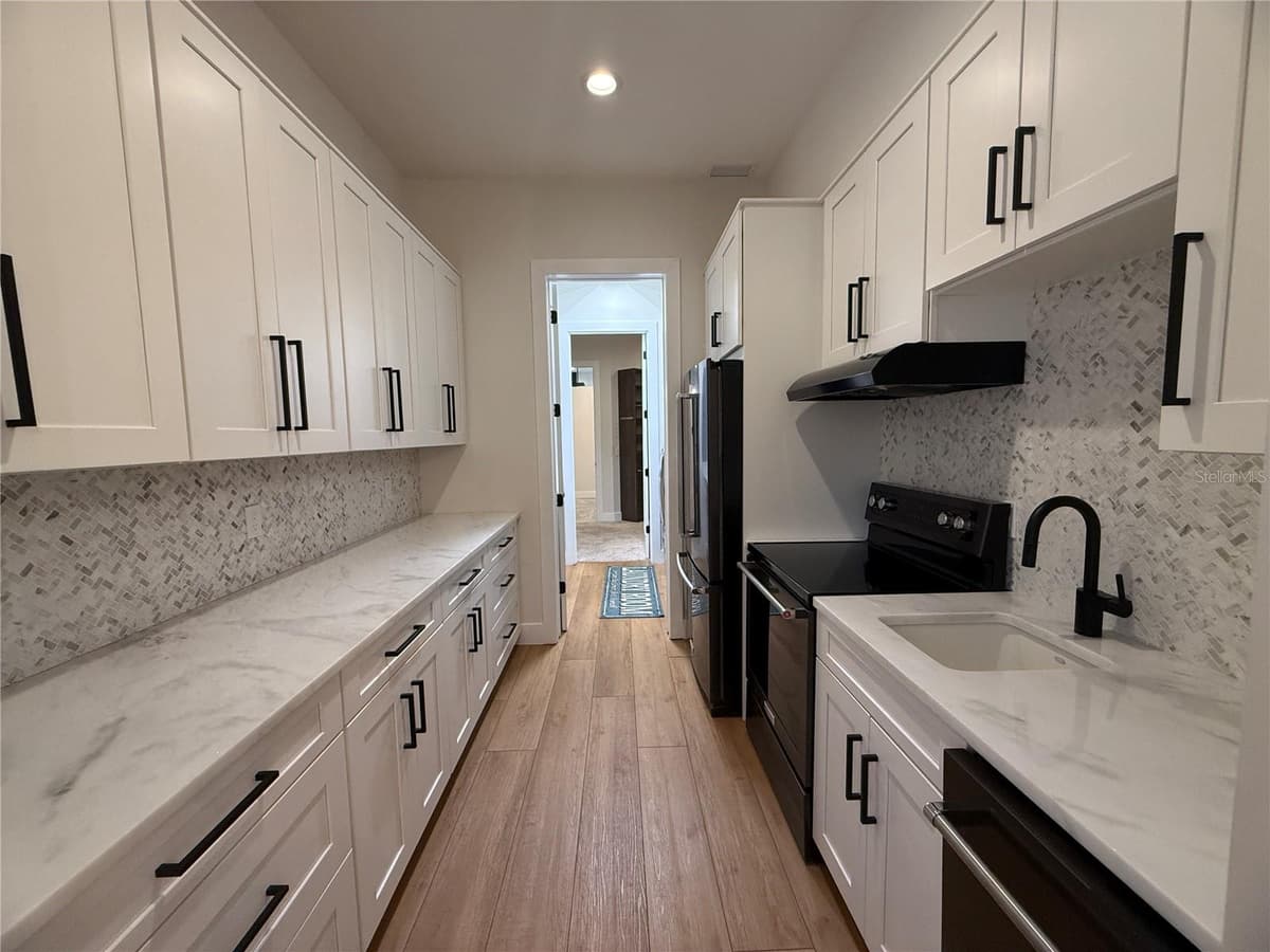 20 CREST AVENUE — photo 12 of 74