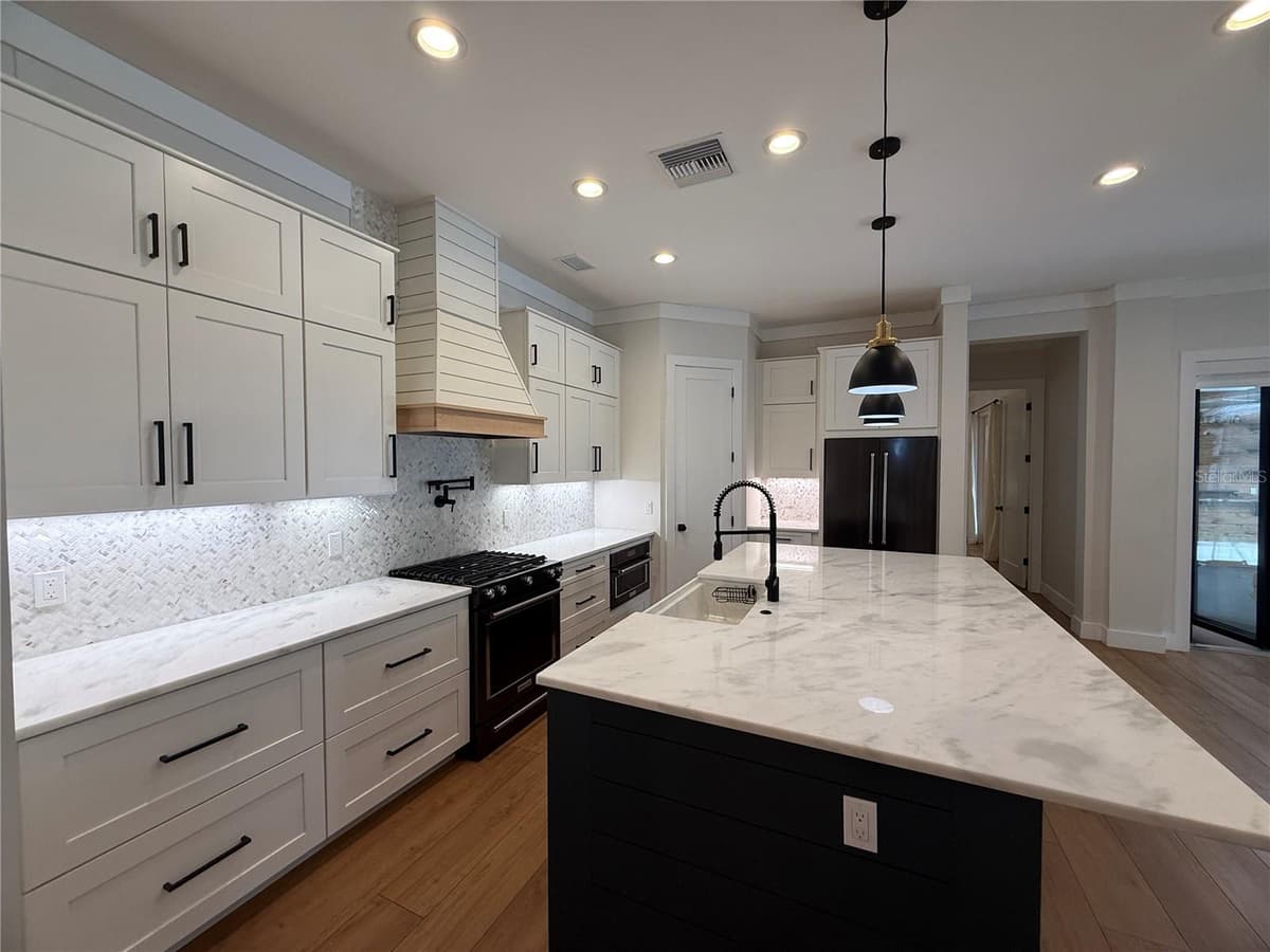 20 CREST AVENUE — photo 16 of 74