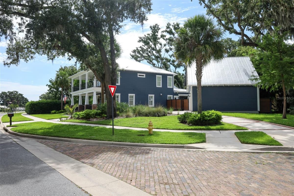 20 CREST AVENUE — photo 4 of 74