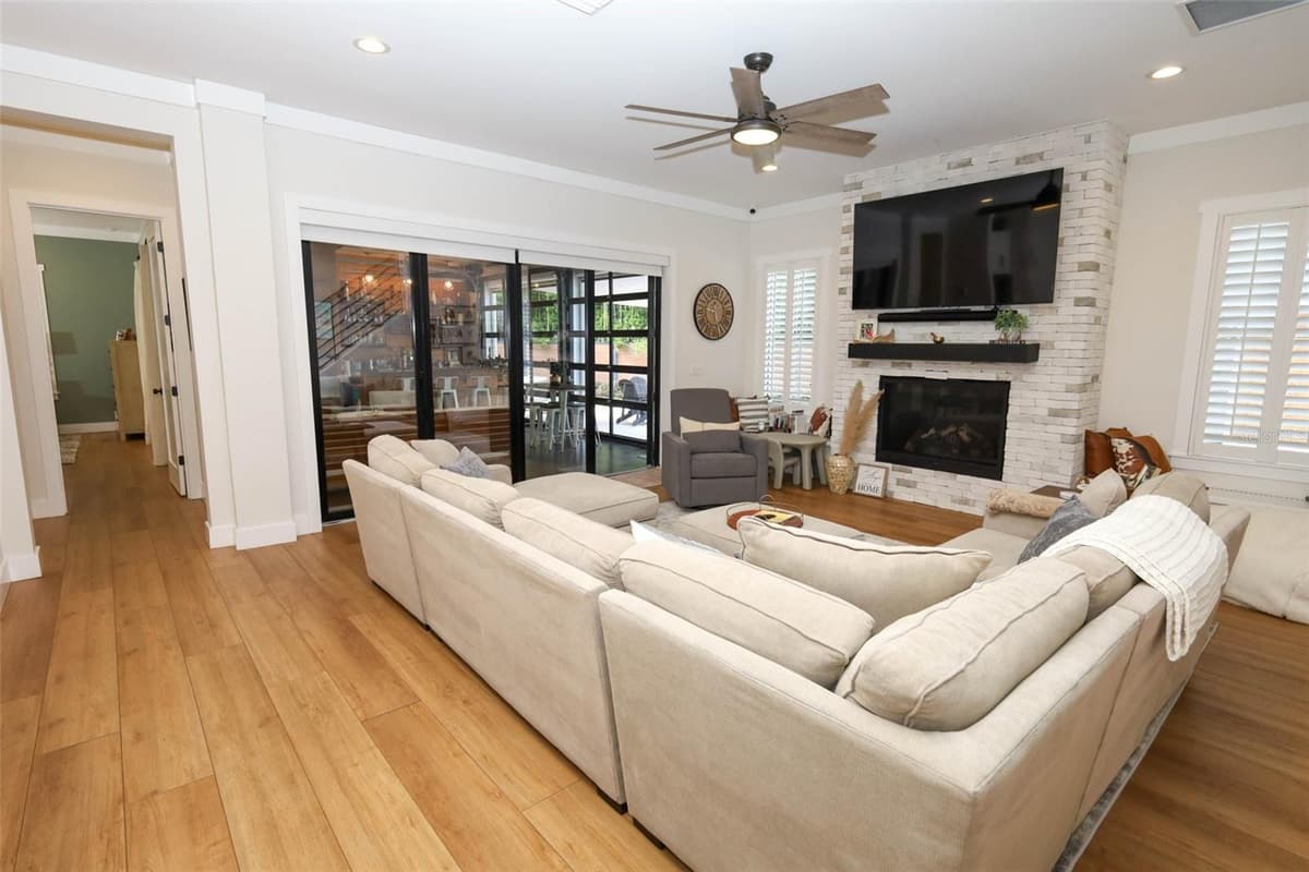 20 CREST AVENUE — photo 24 of 74