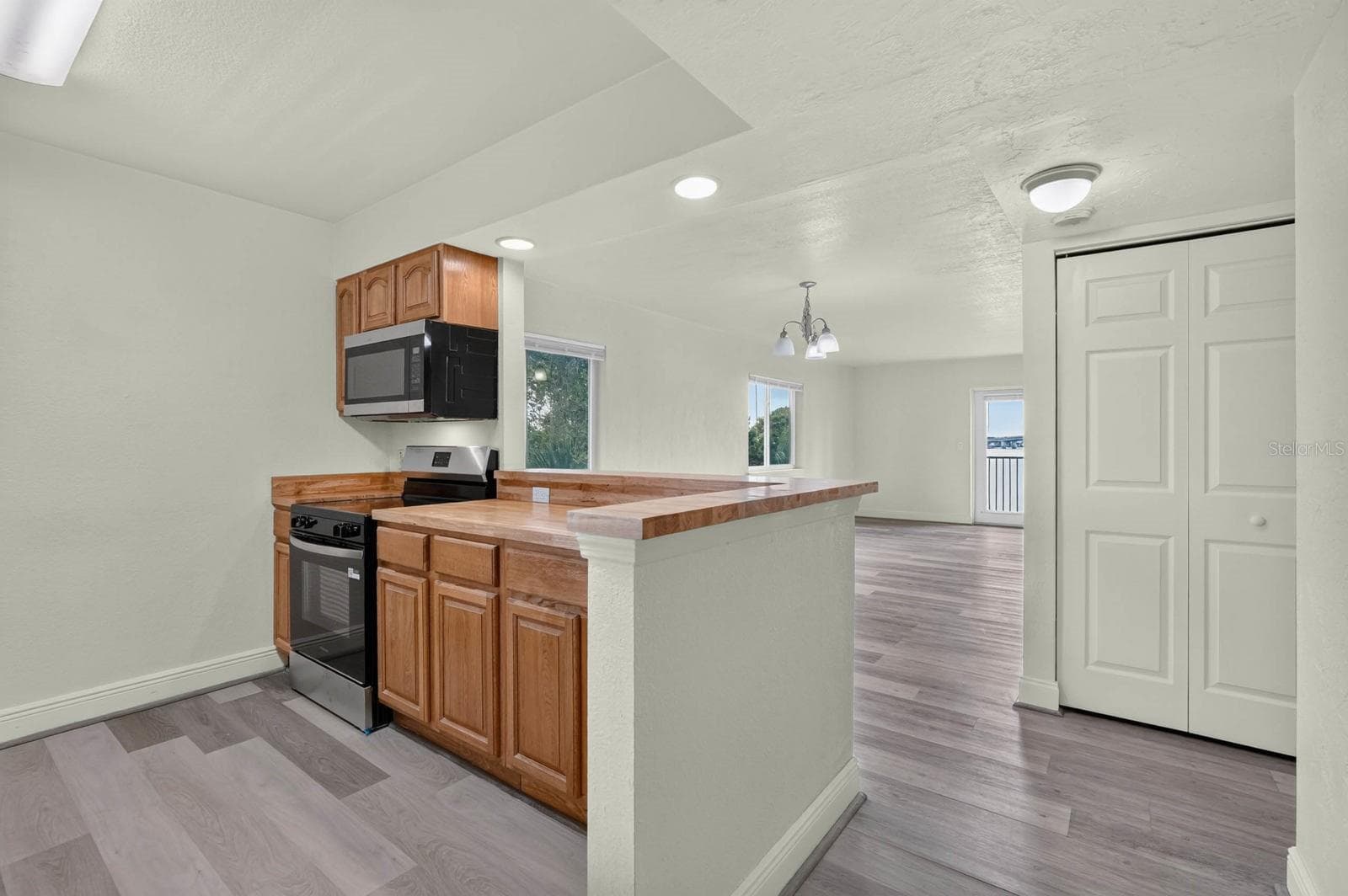 900 PENINSULA DRIVE — photo 5 of 35