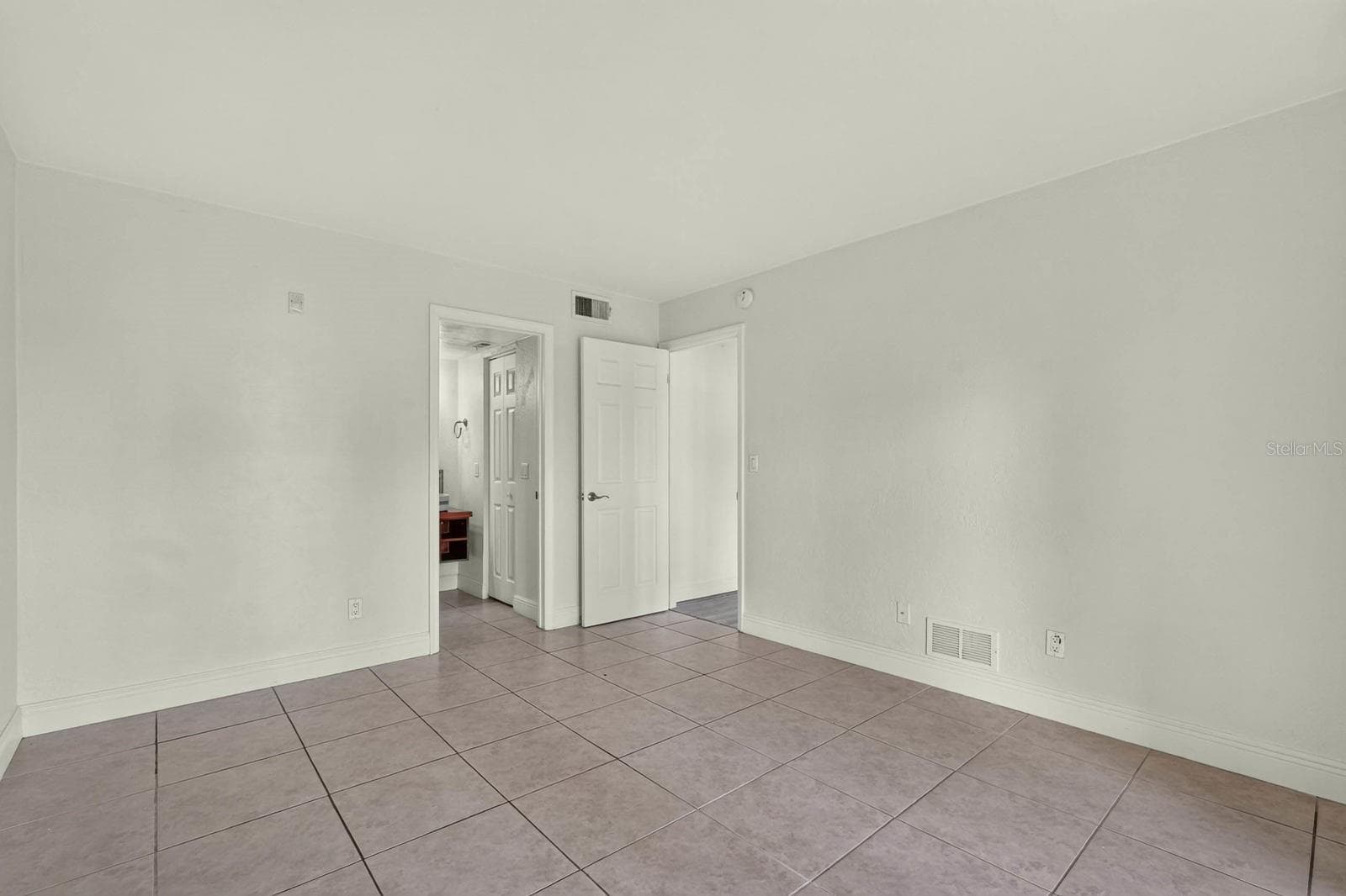900 PENINSULA DRIVE — photo 19 of 35
