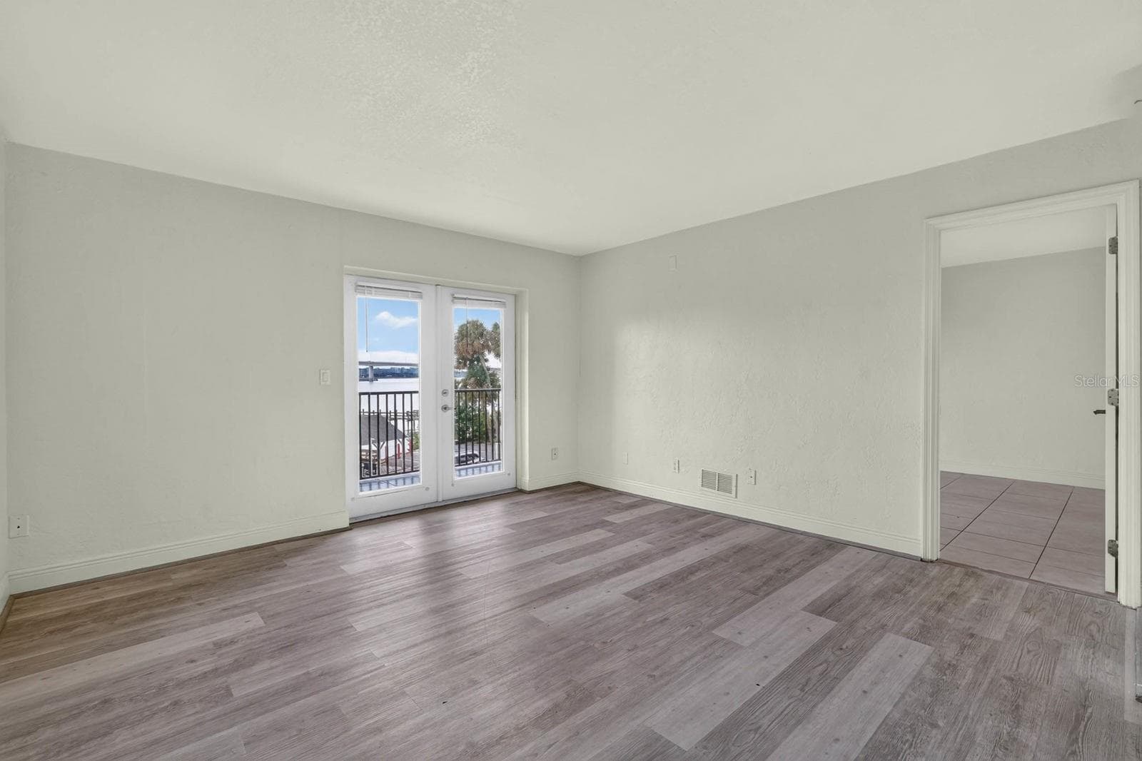 900 PENINSULA DRIVE — photo 13 of 35