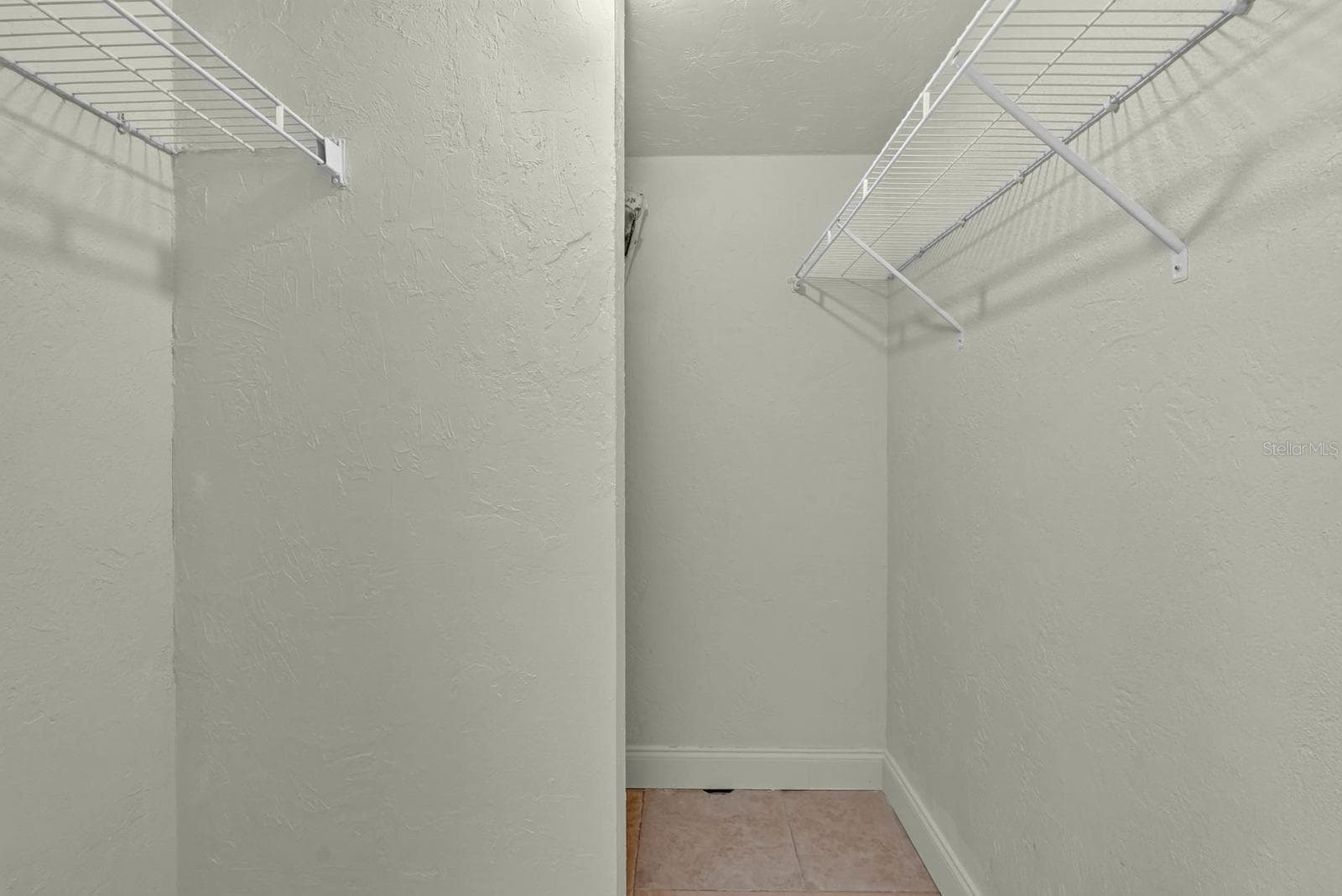900 PENINSULA DRIVE — photo 21 of 35