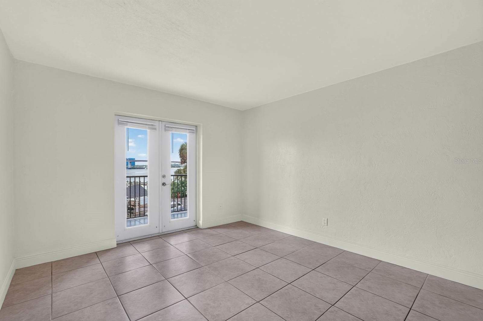 900 PENINSULA DRIVE — photo 17 of 35