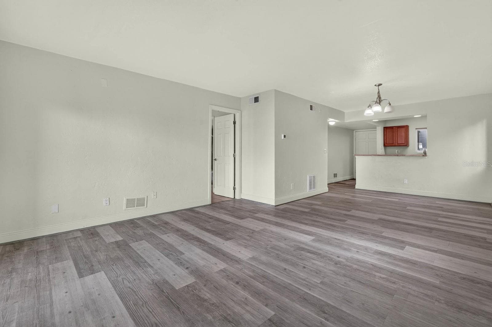 900 PENINSULA DRIVE — photo 11 of 35