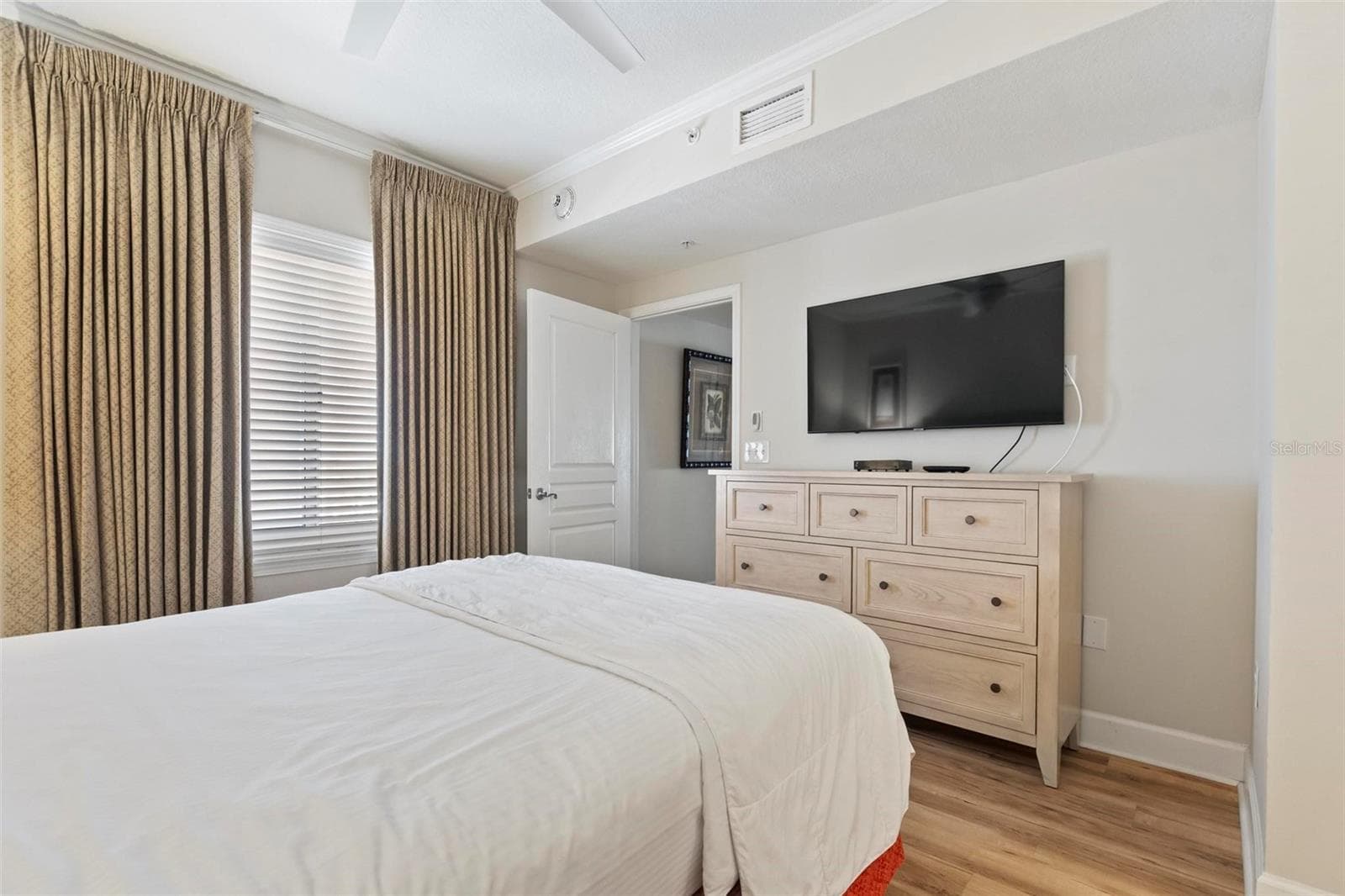 200 OCEAN CREST DRIVE — photo 37 of 68