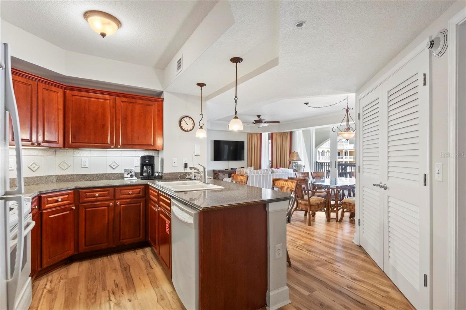 200 OCEAN CREST DRIVE — photo 15 of 68