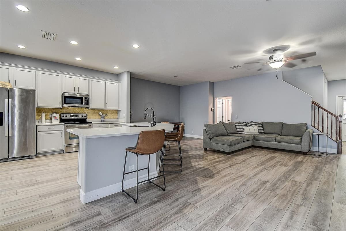 1426 HILLVIEW LANE — photo 9 of 30