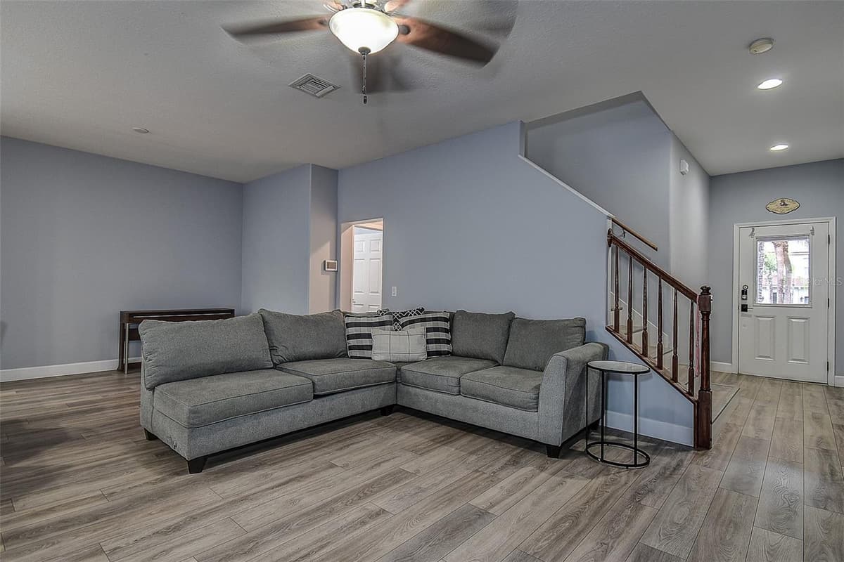 1426 HILLVIEW LANE — photo 7 of 30
