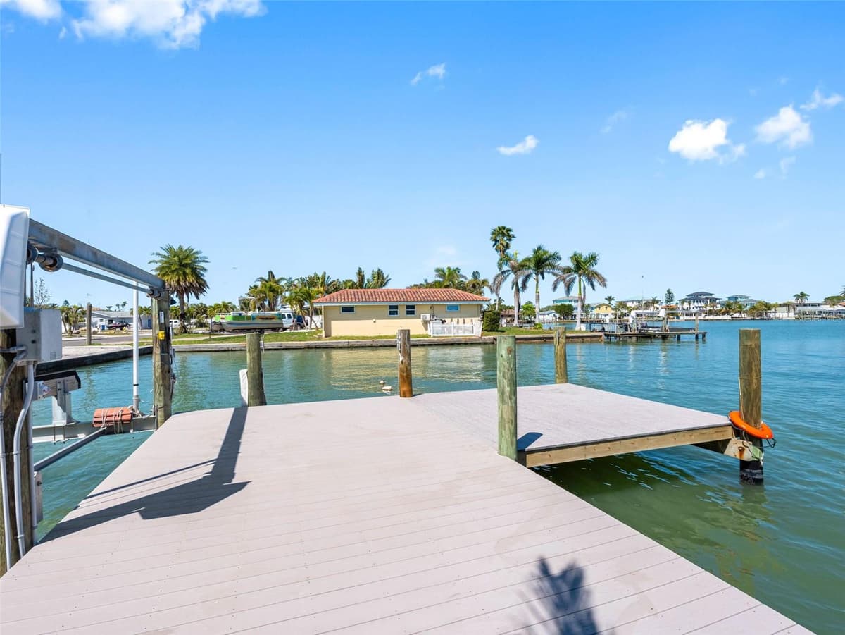 562 JOHNS PASS AVENUE — photo 5 of 89