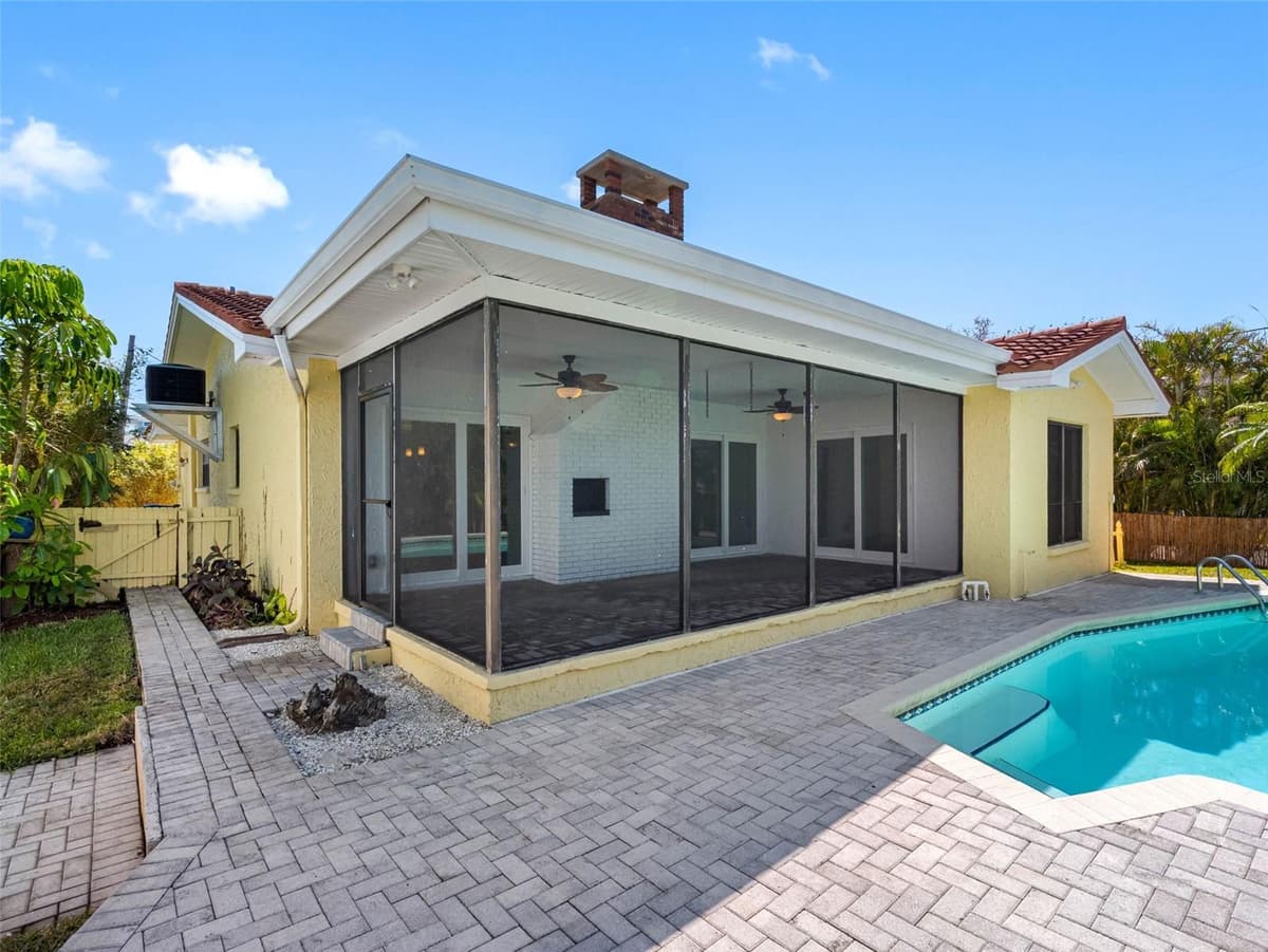 562 JOHNS PASS AVENUE — photo 17 of 89