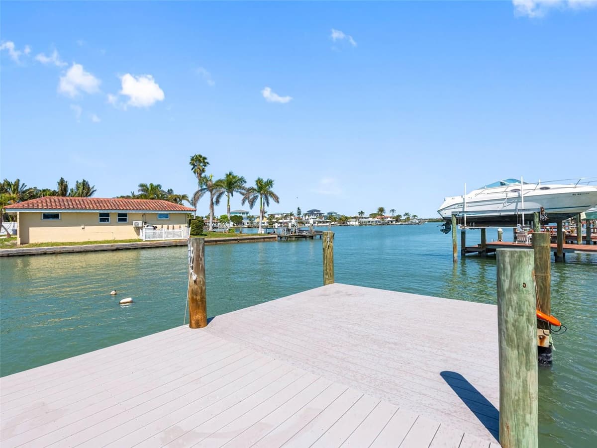 562 JOHNS PASS AVENUE — photo 23 of 89