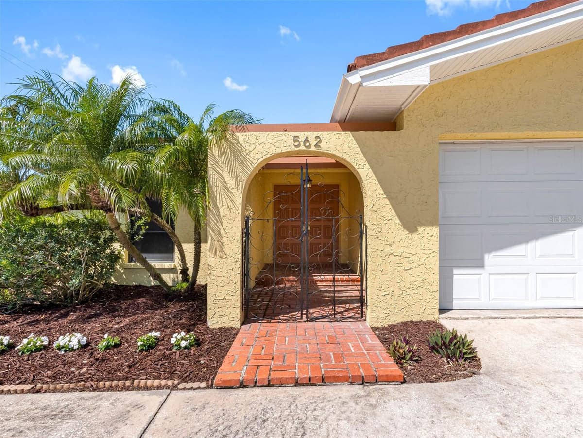 562 JOHNS PASS AVENUE — photo 11 of 89