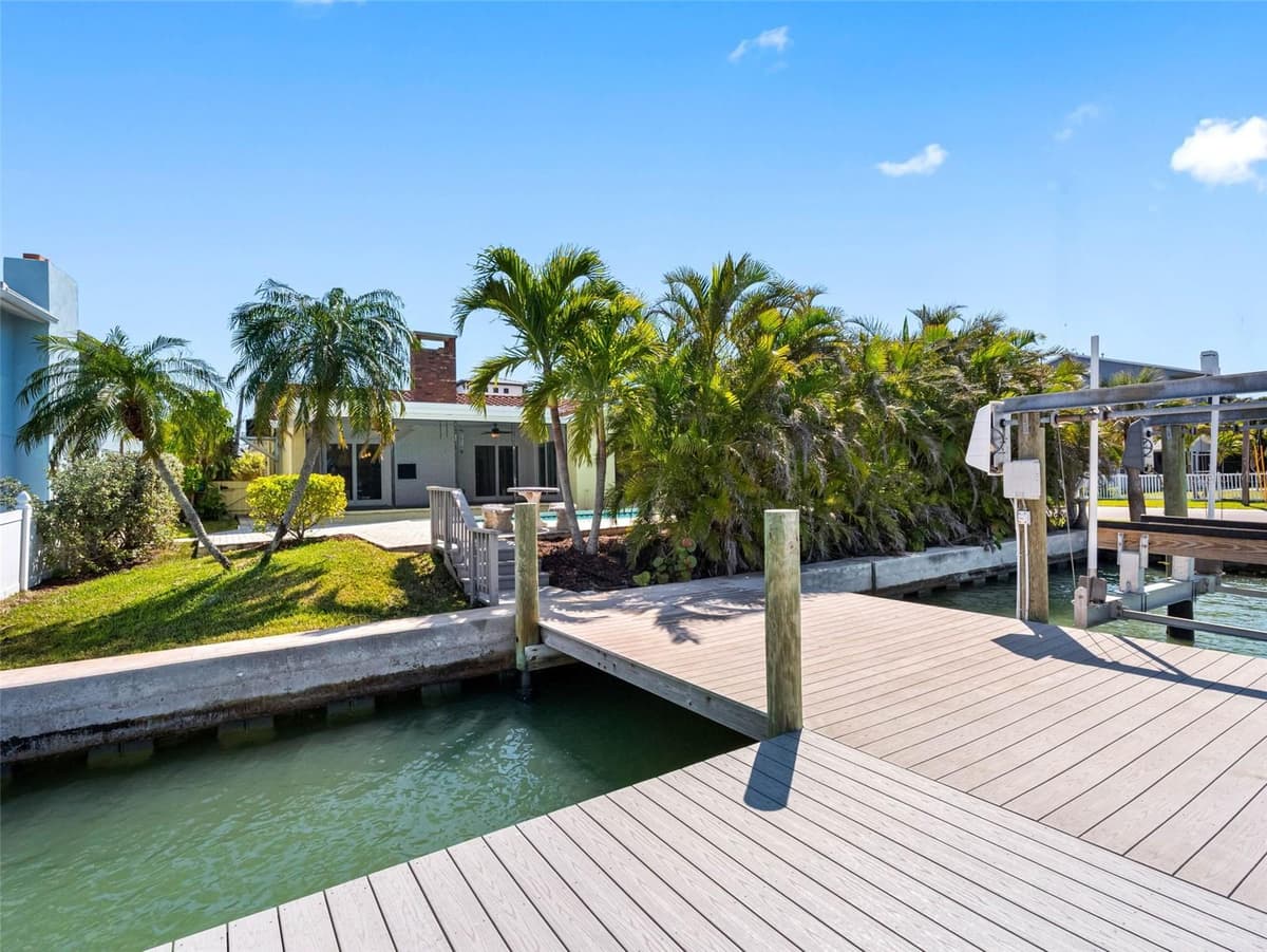 562 JOHNS PASS AVENUE — photo 25 of 89