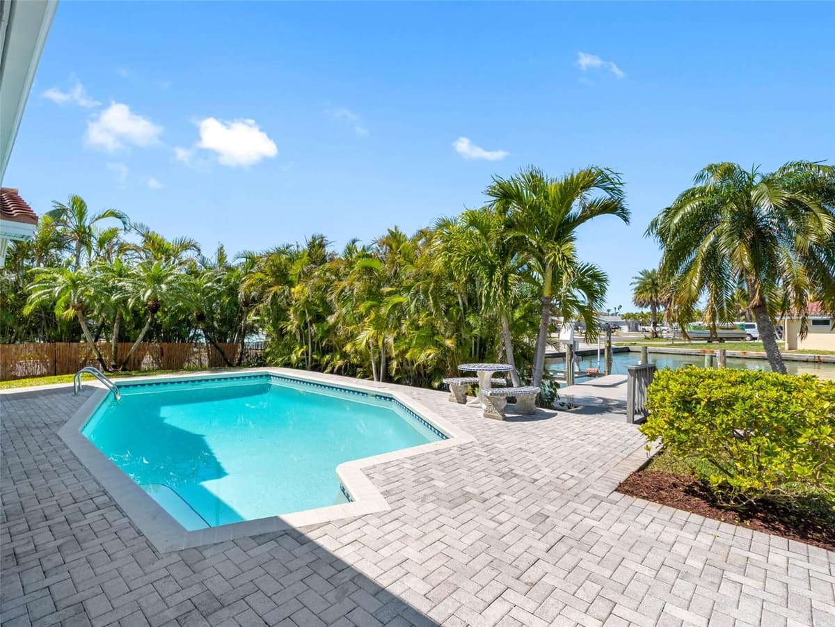 562 JOHNS PASS AVENUE — photo 15 of 89