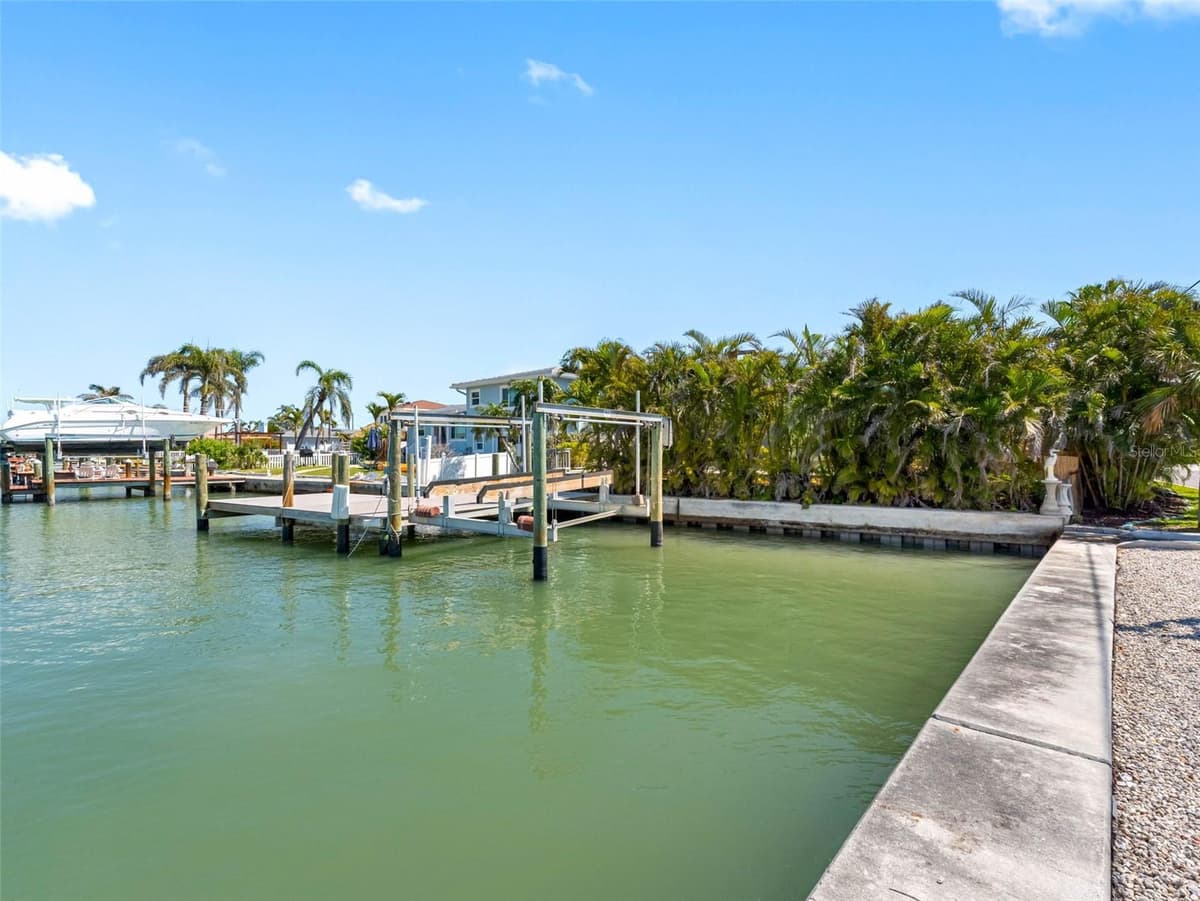 562 JOHNS PASS AVENUE — photo 8 of 89