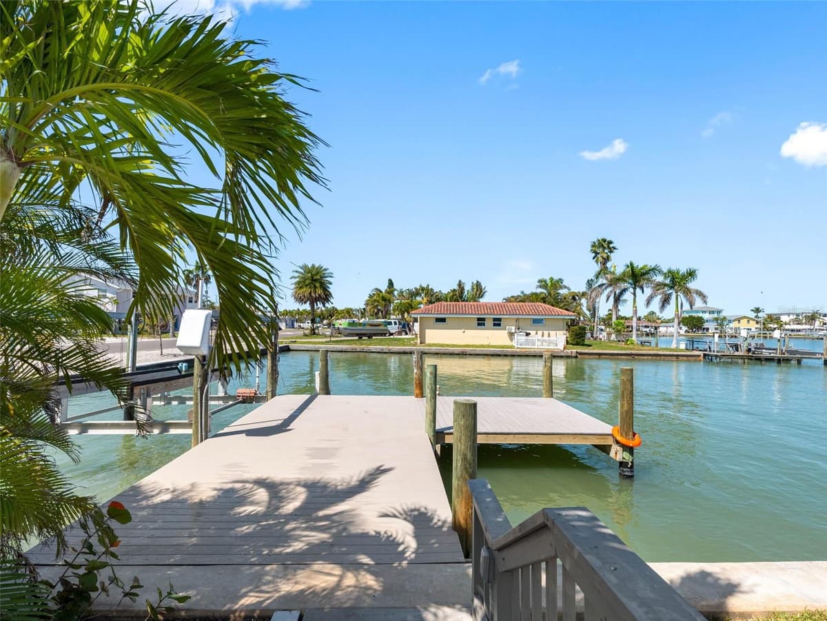 562 JOHNS PASS AVENUE — photo 19 of 89