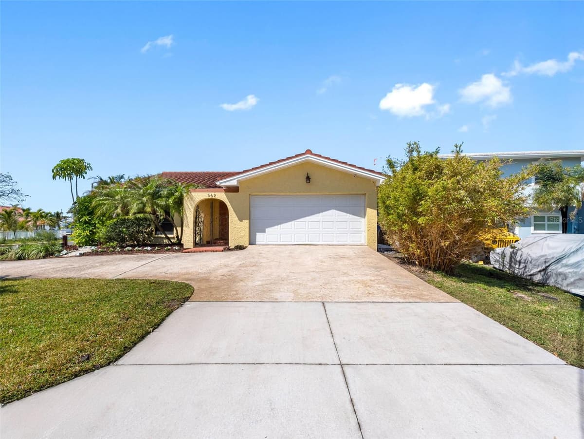 562 JOHNS PASS AVENUE — photo 12 of 89