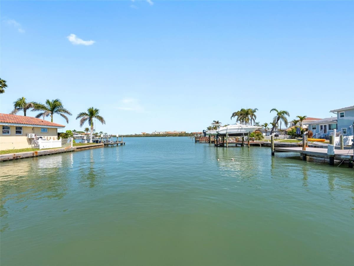 562 JOHNS PASS AVENUE — photo 9 of 89