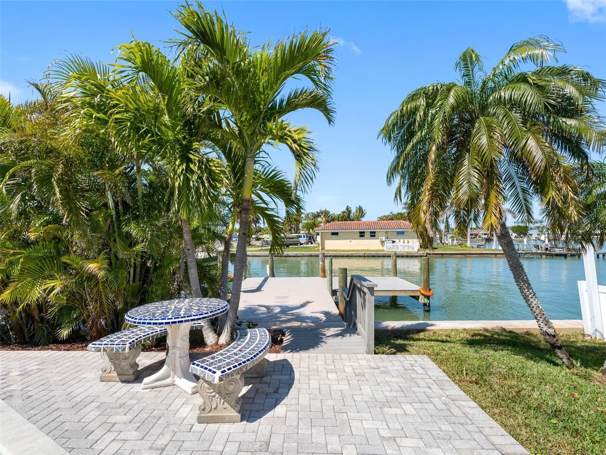 562 JOHNS PASS AVENUE — photo 18 of 89