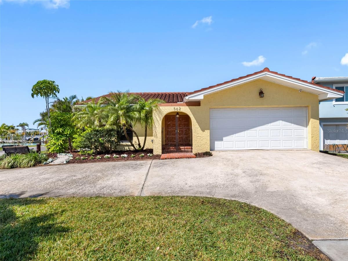 562 JOHNS PASS AVENUE — photo 14 of 89