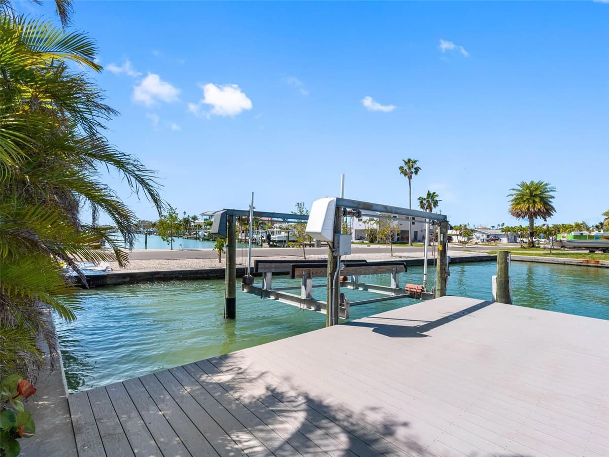 562 JOHNS PASS AVENUE — photo 22 of 89